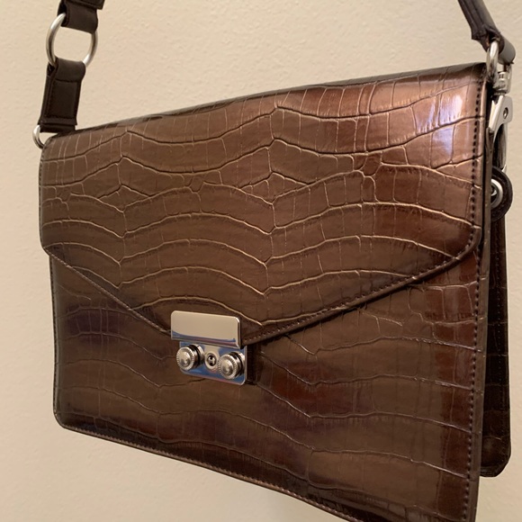 Kookai brown metallic patent faux leather bag - Picture 3 of 8